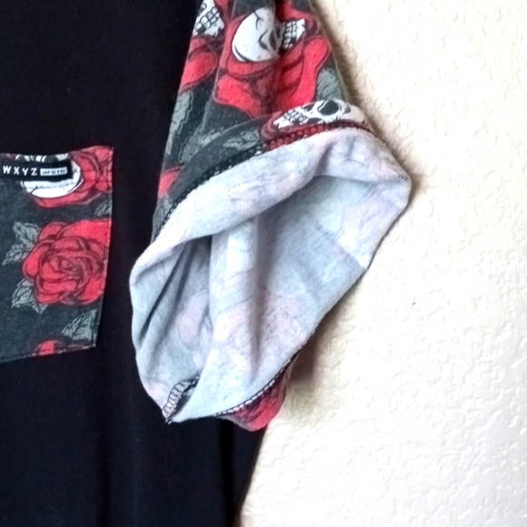WXYZ | Mens | Skull and Rose's Short Sleeve Shirt - Picture 9 of 11